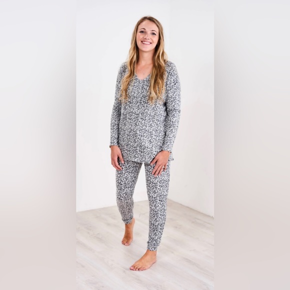 Latched Mama Nest Jogger Set XS in Heathered Rose - Picture 6 of 9